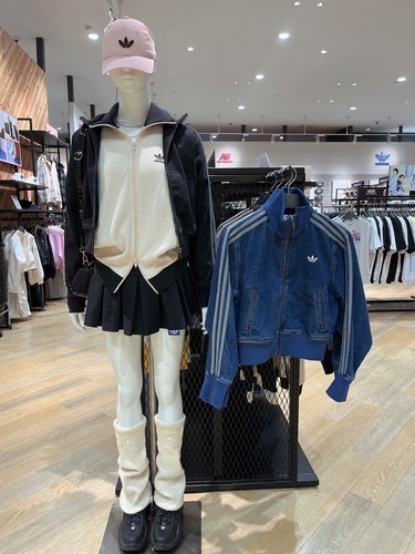 adidasの大人気トラックトップ が入荷しました✧︎*。