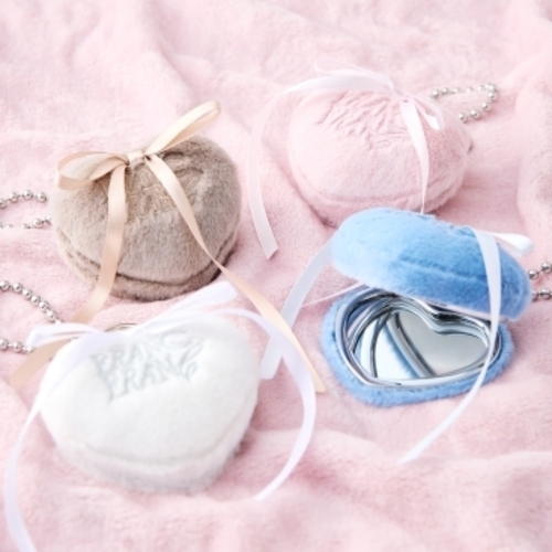 .°ʚ もふもふ素材が魅力的 ɞ°. ハート型ミラーチャーム♡✨