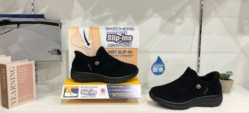 スッと履くだけで、秋冬を通してドライで快適に過ごせるスケッチャーズの防水ブーツ！